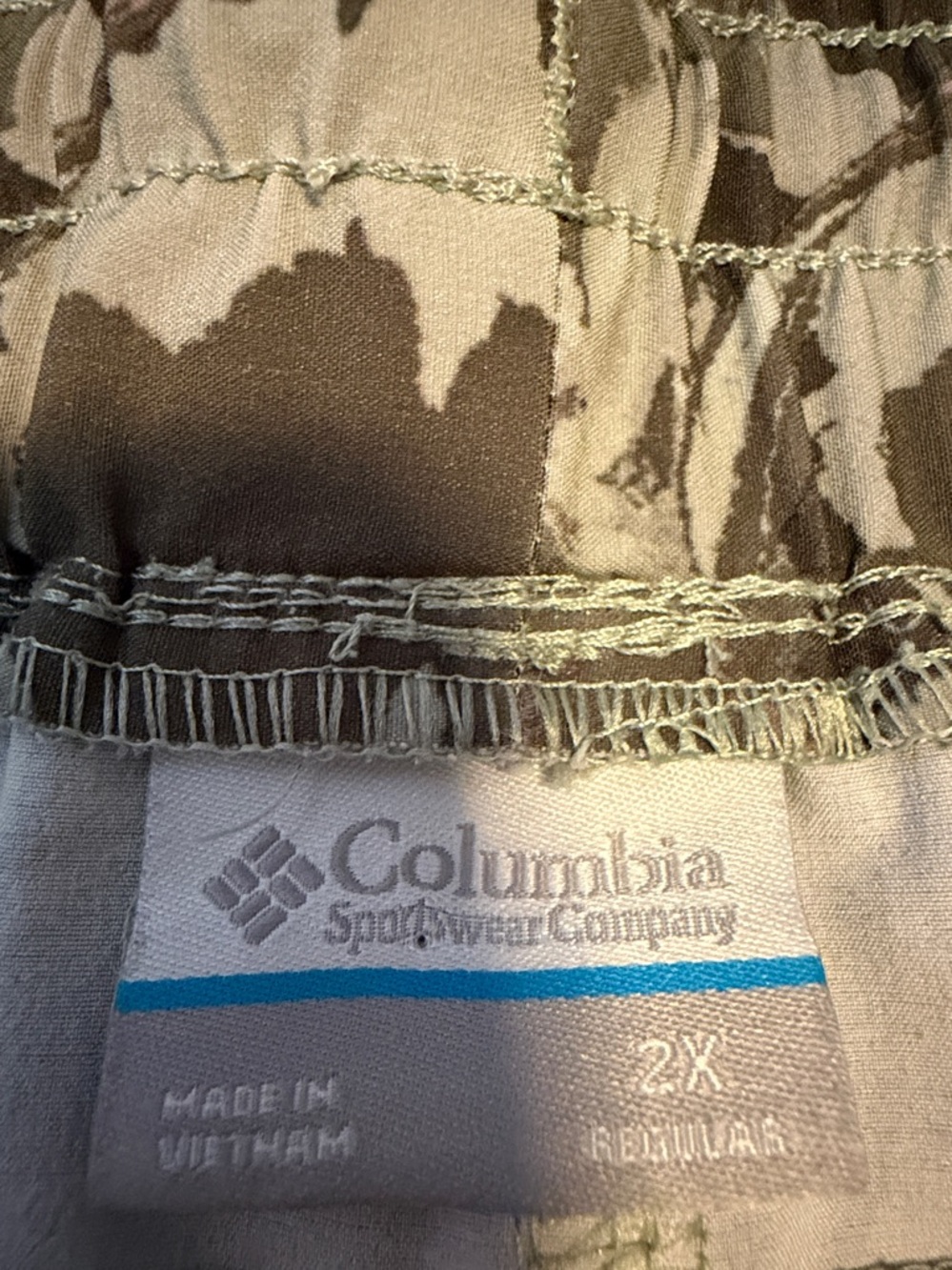 Columbia Women's Pleasant Creek Joggers, featuring a camouflage floral pattern - Picture 4 of 11